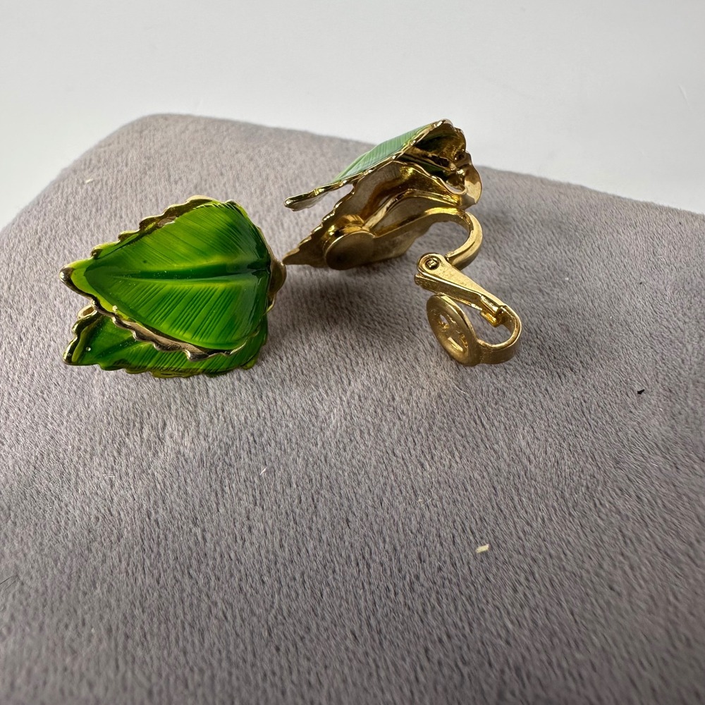 Vintage Giovanni Green Enamel Double Leaf Gold Tone Clip On Earrings Signed - Picture 2 of 15